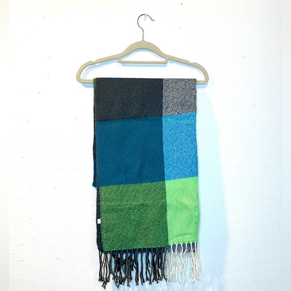Checkered Cool-toned Scarf!!